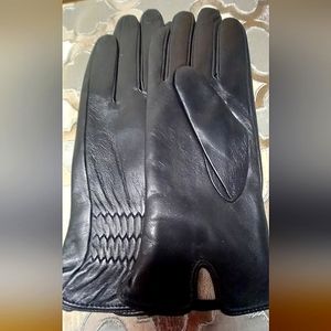Size L. Genuine leather gloves lined with pure Italian cashmere. Size L, black.